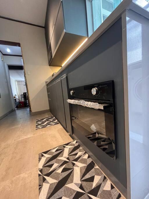 APARTAMENTO COM ÓTIMA LOCALIZAÇAÕ Em COPA -IPANEMA
