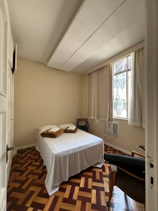 APARTAMENTO COM ÓTIMA LOCALIZAÇAÕ Em COPA -IPANEMA