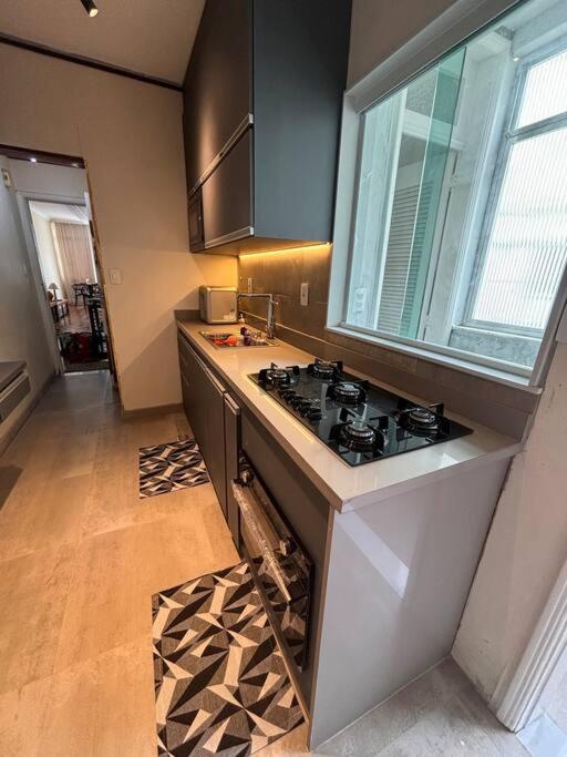 APARTAMENTO COM ÓTIMA LOCALIZAÇAÕ Em COPA -IPANEMA