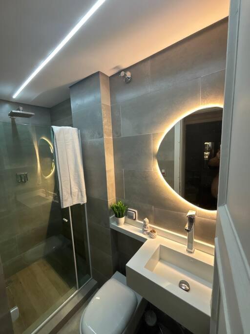 APARTAMENTO COM ÓTIMA LOCALIZAÇAÕ Em COPA -IPANEMA