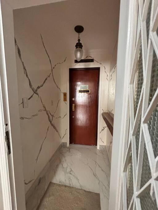 APARTAMENTO COM ÓTIMA LOCALIZAÇAÕ Em COPA -IPANEMA