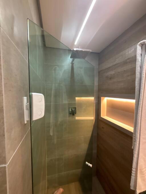 APARTAMENTO COM ÓTIMA LOCALIZAÇAÕ Em COPA -IPANEMA