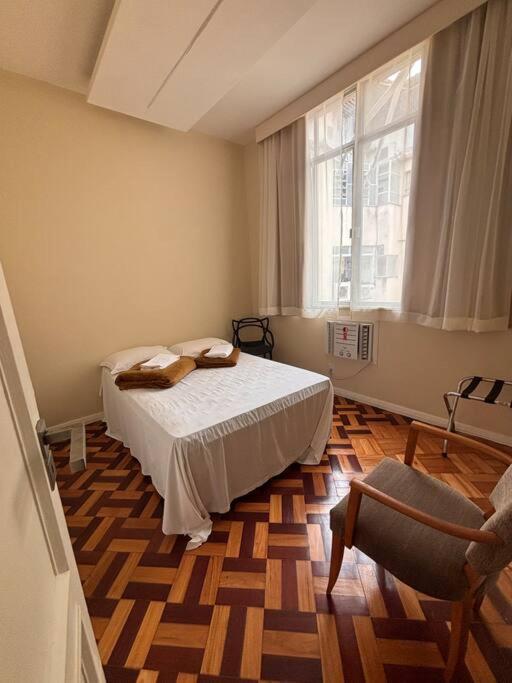 APARTAMENTO COM ÓTIMA LOCALIZAÇAÕ Em COPA -IPANEMA