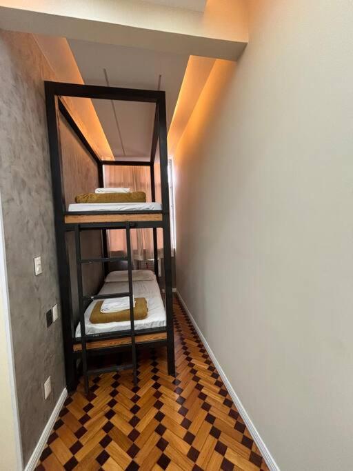 APARTAMENTO COM ÓTIMA LOCALIZAÇAÕ Em COPA -IPANEMA