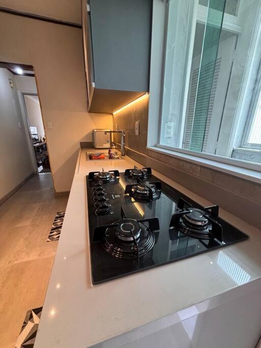 APARTAMENTO COM ÓTIMA LOCALIZAÇAÕ Em COPA -IPANEMA