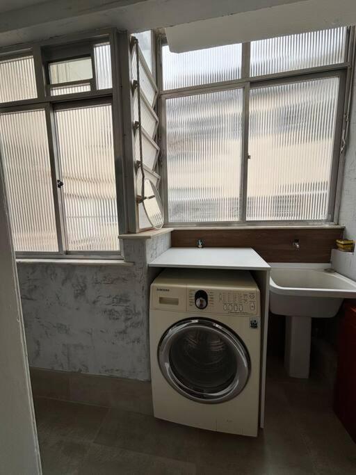 APARTAMENTO COM ÓTIMA LOCALIZAÇAÕ Em COPA -IPANEMA