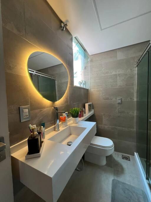 APARTAMENTO COM ÓTIMA LOCALIZAÇAÕ Em COPA -IPANEMA