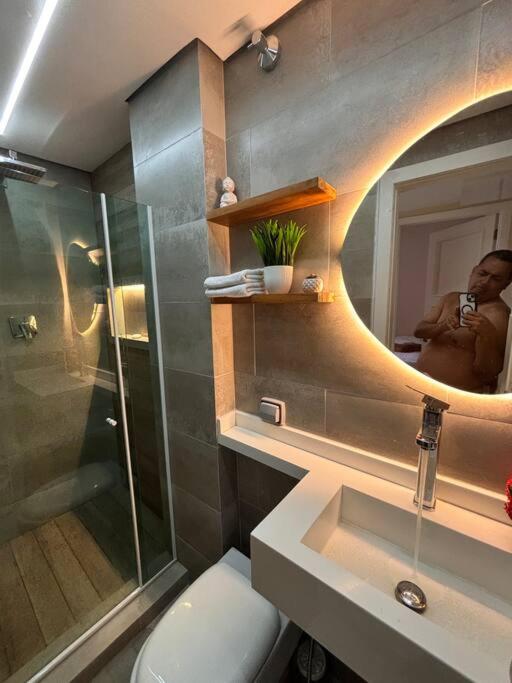 APARTAMENTO COM ÓTIMA LOCALIZAÇAÕ Em COPA -IPANEMA
