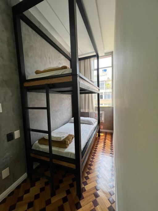 APARTAMENTO COM ÓTIMA LOCALIZAÇAÕ Em COPA -IPANEMA
