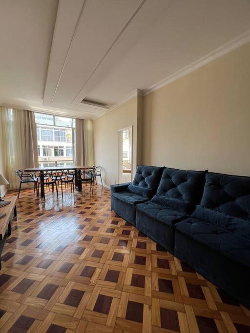 APARTAMENTO COM ÓTIMA LOCALIZAÇAÕ Em COPA -IPANEMA