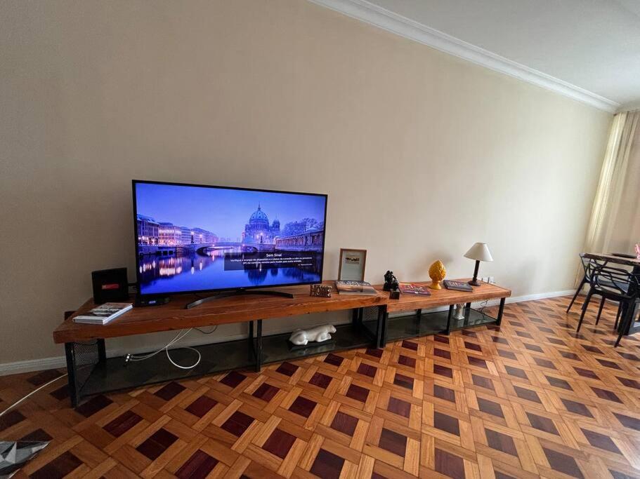 APARTAMENTO COM ÓTIMA LOCALIZAÇAÕ Em COPA -IPANEMA