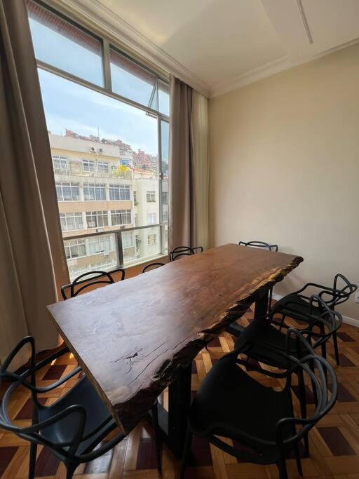APARTAMENTO COM ÓTIMA LOCALIZAÇAÕ Em COPA -IPANEMA