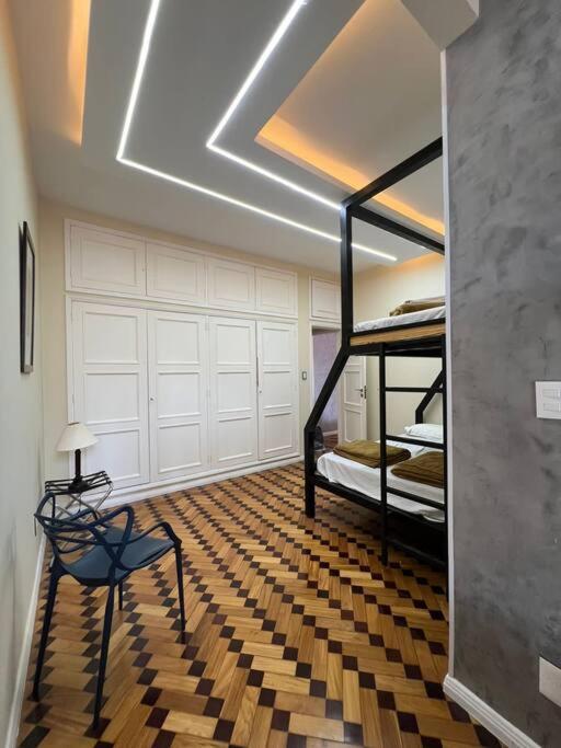 APARTAMENTO COM ÓTIMA LOCALIZAÇAÕ Em COPA -IPANEMA