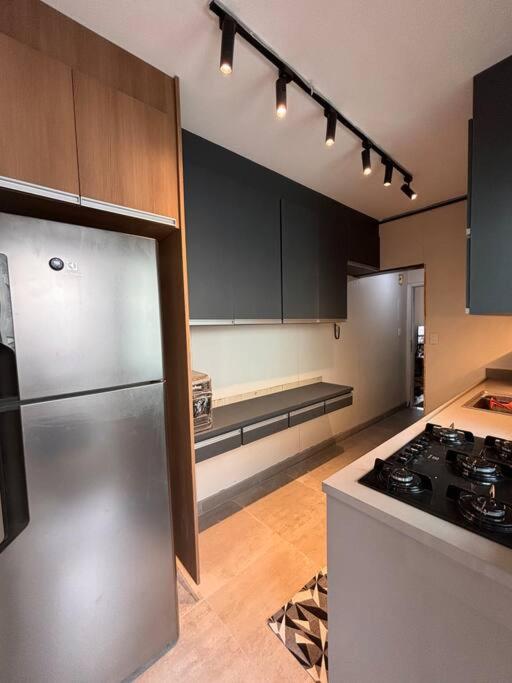 APARTAMENTO COM ÓTIMA LOCALIZAÇAÕ Em COPA -IPANEMA
