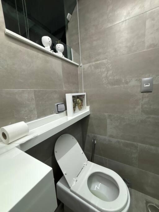 APARTAMENTO COM ÓTIMA LOCALIZAÇAÕ Em COPA -IPANEMA