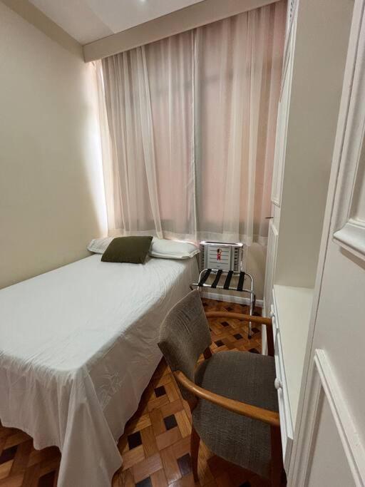 APARTAMENTO COM ÓTIMA LOCALIZAÇAÕ Em COPA -IPANEMA