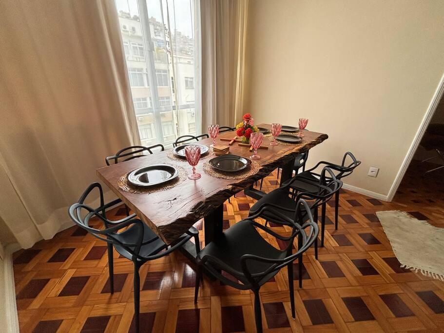 APARTAMENTO COM ÓTIMA LOCALIZAÇAÕ Em COPA -IPANEMA