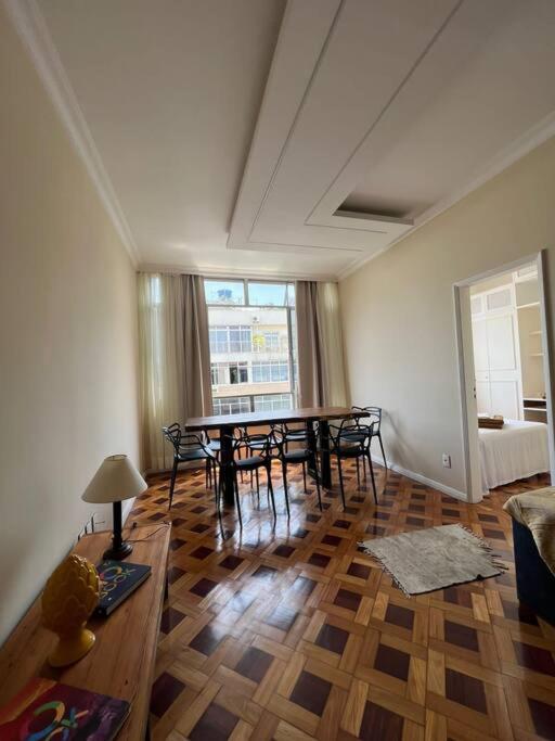 APARTAMENTO COM ÓTIMA LOCALIZAÇAÕ Em COPA -IPANEMA