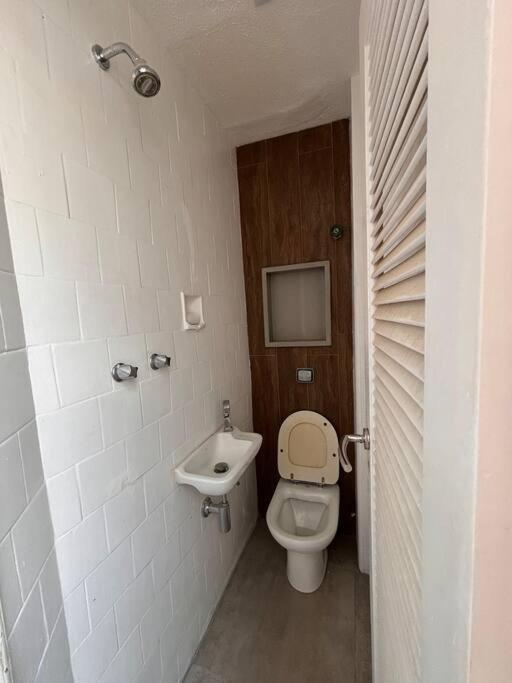 APARTAMENTO COM ÓTIMA LOCALIZAÇAÕ Em COPA -IPANEMA