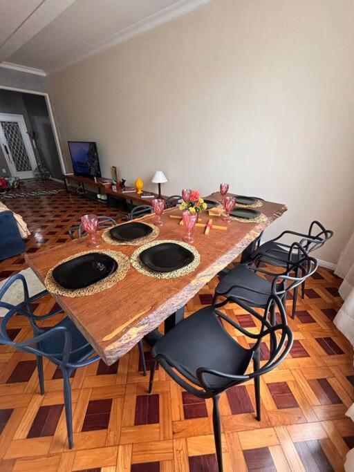 APARTAMENTO COM ÓTIMA LOCALIZAÇAÕ Em COPA -IPANEMA
