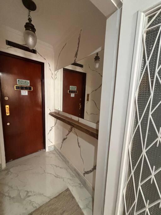 APARTAMENTO COM ÓTIMA LOCALIZAÇAÕ Em COPA -IPANEMA