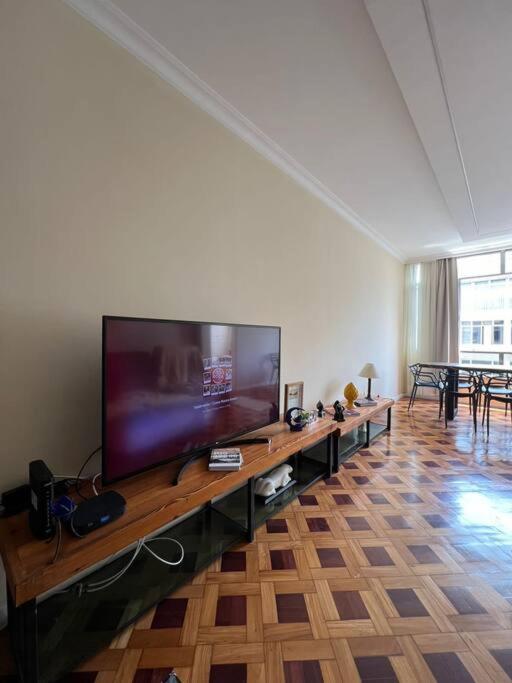 APARTAMENTO COM ÓTIMA LOCALIZAÇAÕ Em COPA -IPANEMA