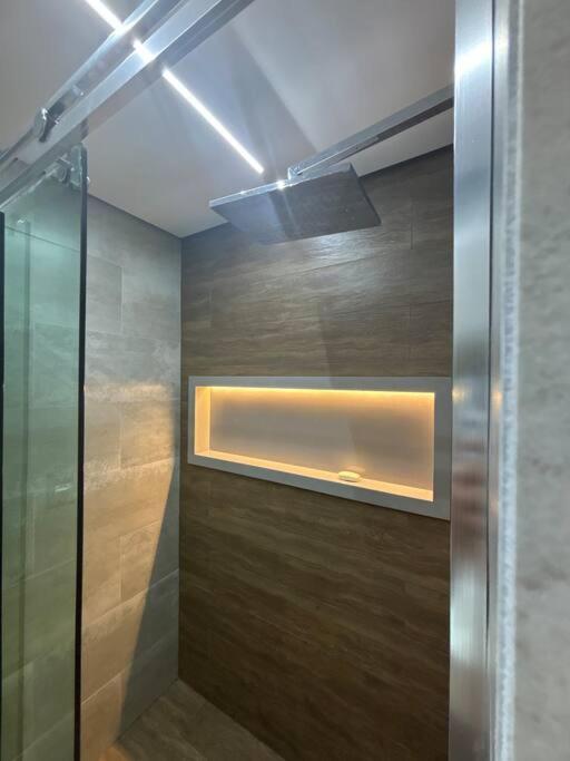 APARTAMENTO COM ÓTIMA LOCALIZAÇAÕ Em COPA -IPANEMA