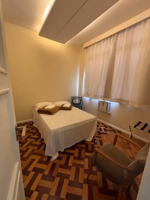 APARTAMENTO COM ÓTIMA LOCALIZAÇAÕ Em COPA -IPANEMA