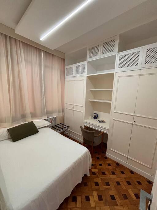 APARTAMENTO COM ÓTIMA LOCALIZAÇAÕ Em COPA -IPANEMA