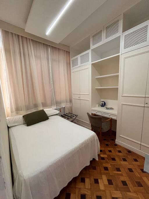APARTAMENTO COM ÓTIMA LOCALIZAÇAÕ Em COPA -IPANEMA