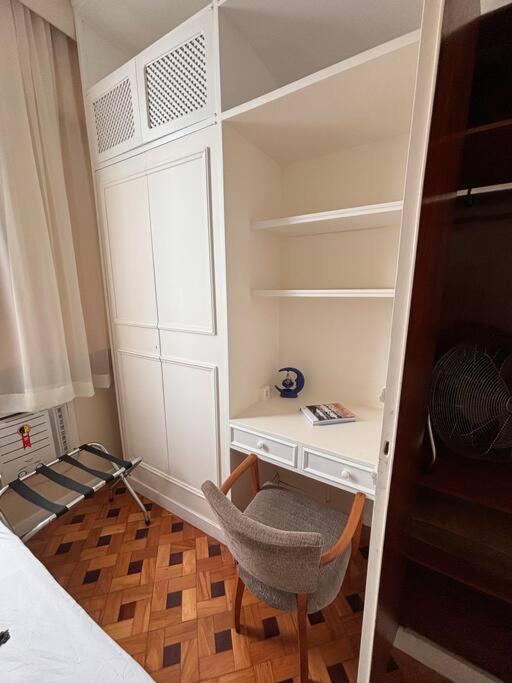 APARTAMENTO COM ÓTIMA LOCALIZAÇAÕ Em COPA -IPANEMA