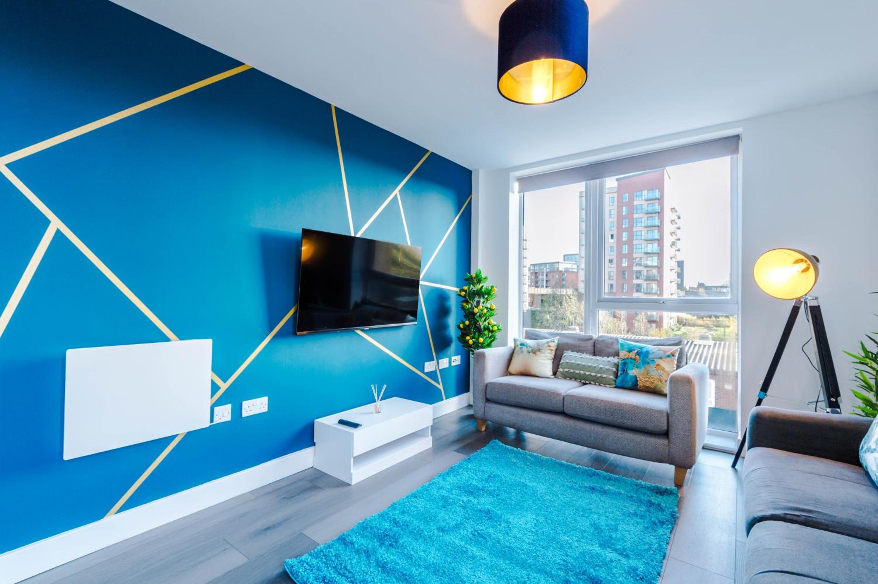 Spacious 3-Bedroom Apartment in Central Manchester with Private Rooftop Terrace & Stunning City Views view 2