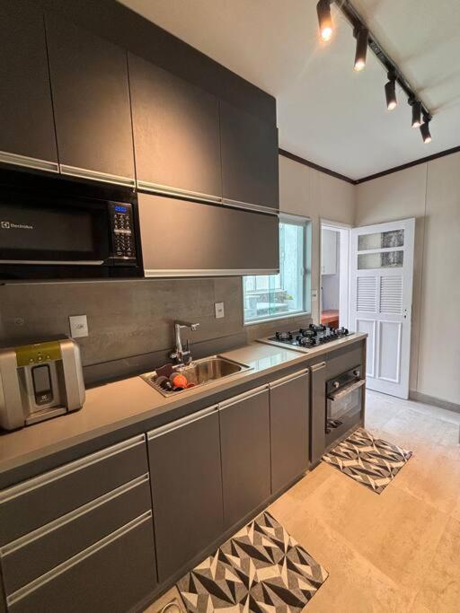 APARTAMENTO COM ÓTIMA LOCALIZAÇAÕ Em COPA -IPANEMA