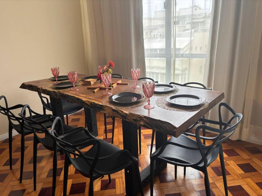 APARTAMENTO COM ÓTIMA LOCALIZAÇAÕ Em COPA -IPANEMA