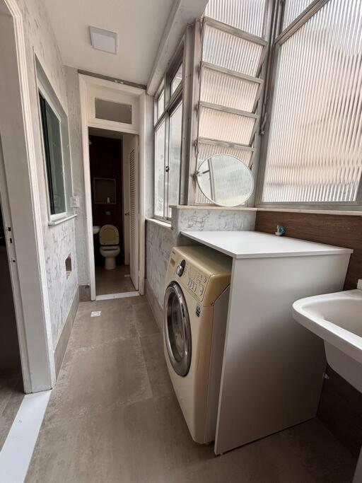 APARTAMENTO COM ÓTIMA LOCALIZAÇAÕ Em COPA -IPANEMA