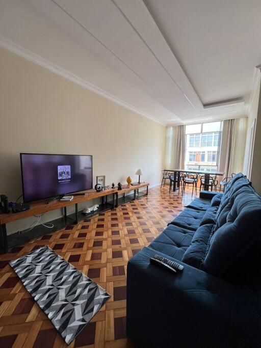 APARTAMENTO COM ÓTIMA LOCALIZAÇAÕ Em COPA -IPANEMA