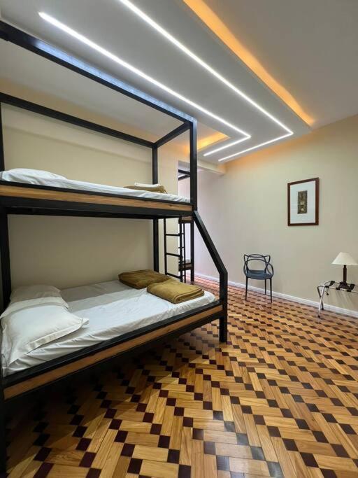APARTAMENTO COM ÓTIMA LOCALIZAÇAÕ Em COPA -IPANEMA