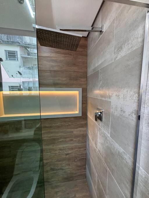 APARTAMENTO COM ÓTIMA LOCALIZAÇAÕ Em COPA -IPANEMA