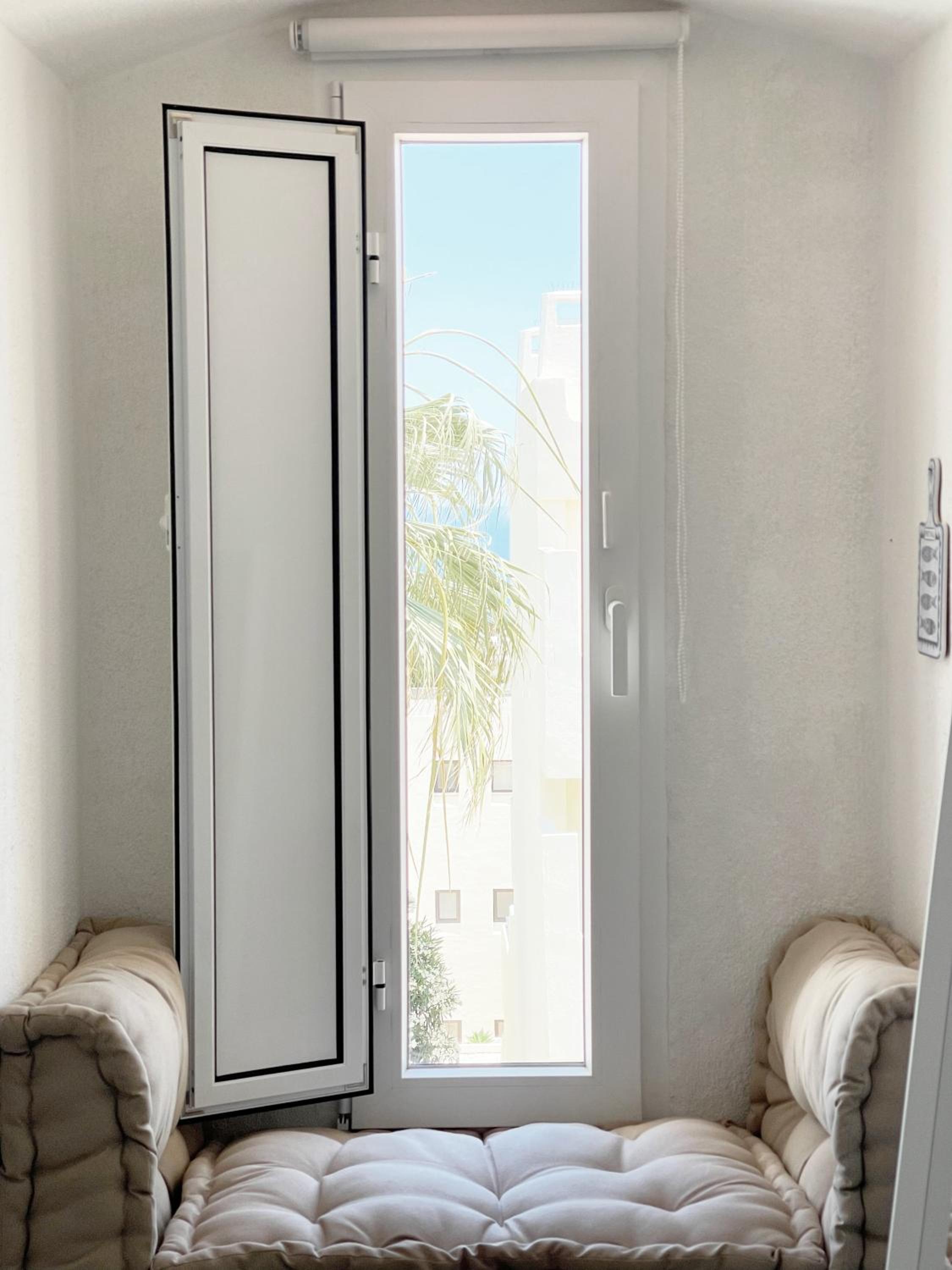Seaview Studio - 10 Min. Beach, Private Condo, Pool, Grill & Free Parking view 4