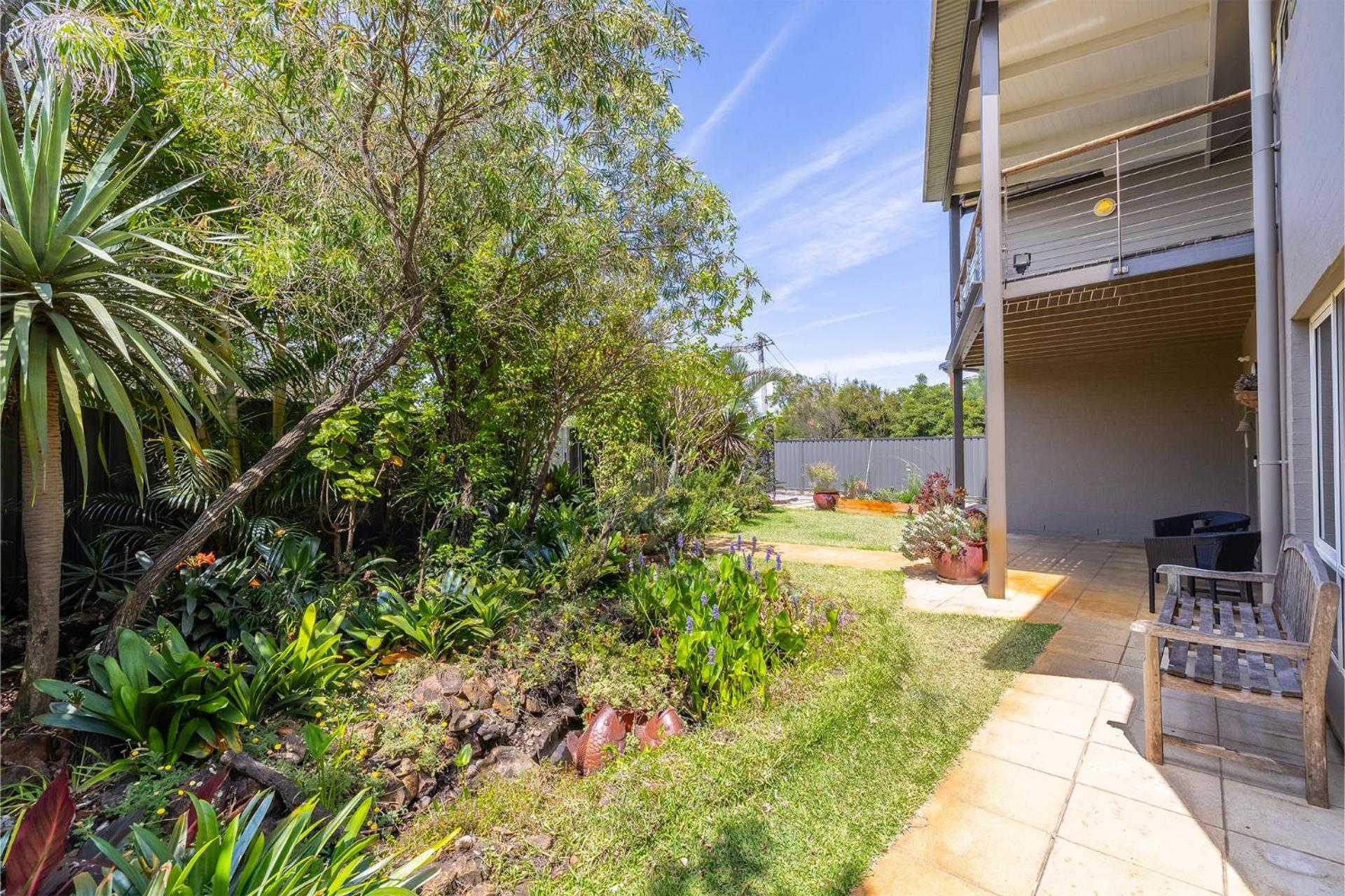 Birubi Point House, 56 Ocean Ave - stunning water views, ducted air con