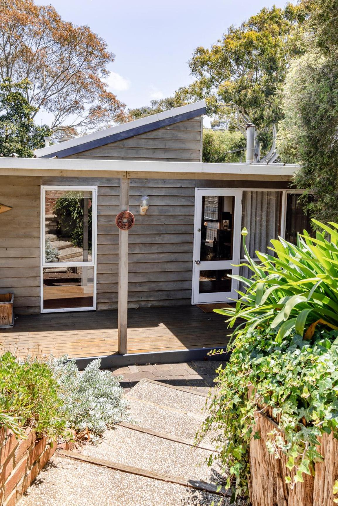 Hidden Crescent Cabin