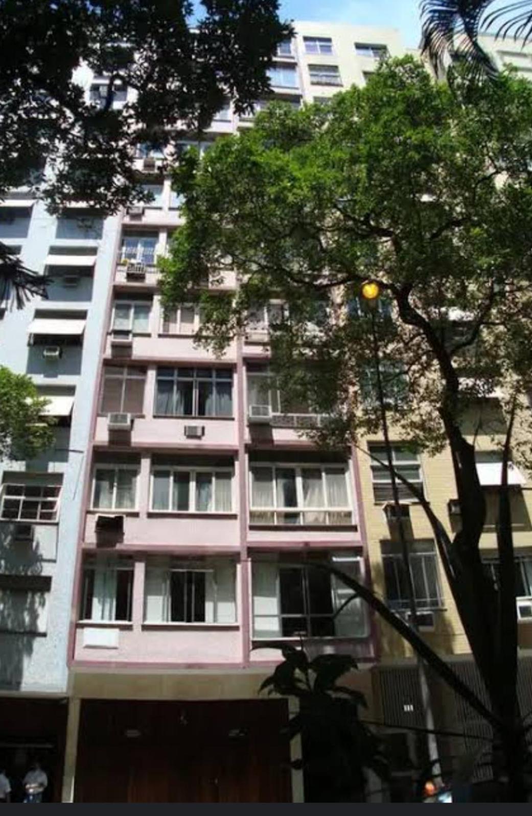 APARTAMENTO COM ÓTIMA LOCALIZAÇAÕ Em COPA -IPANEMA