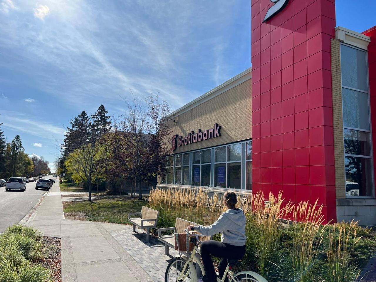Lovely comfy home private bath in central Calgary