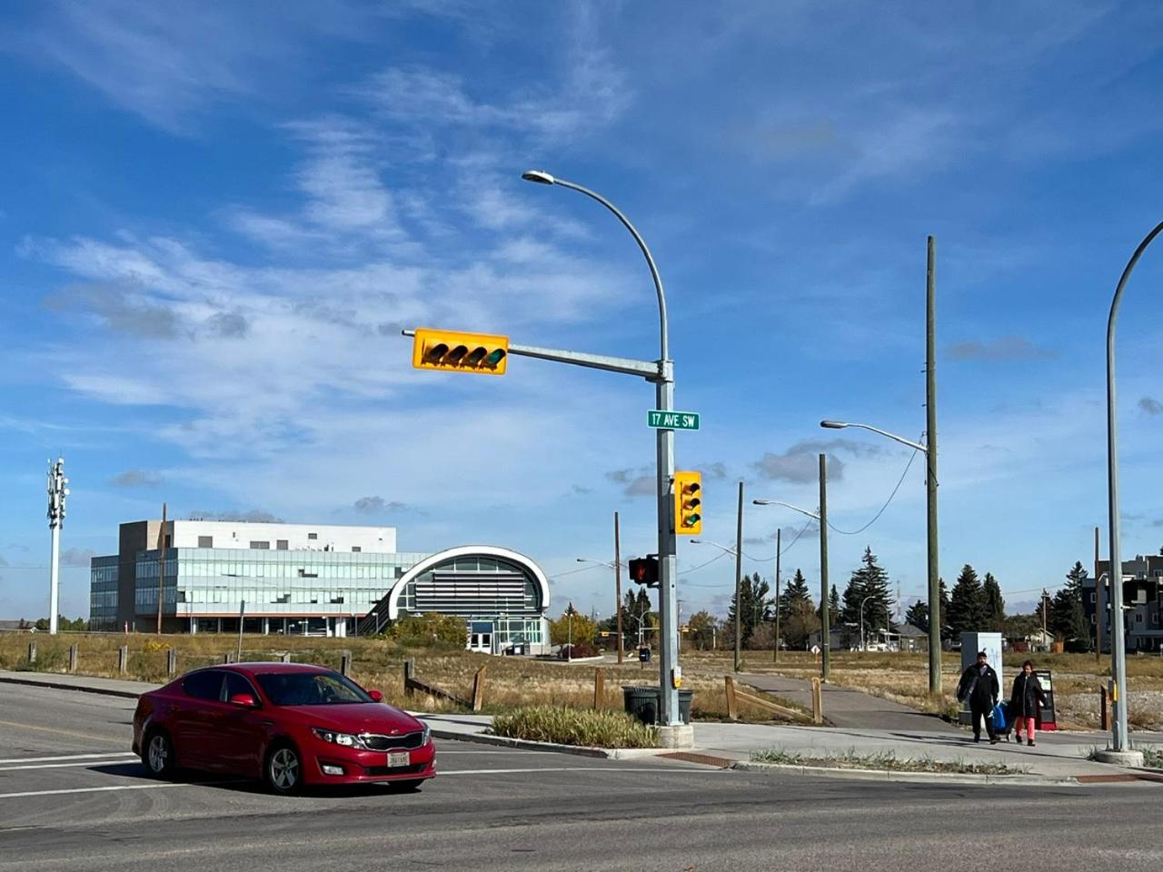 Lovely comfy home private bath in central Calgary