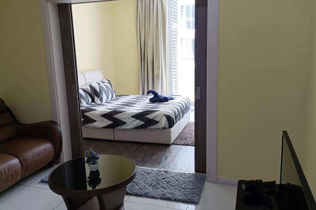 Cozy M Suites Android Box, Pool and City Area