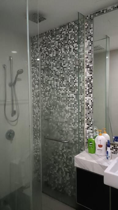 Cozy M Suites Android Box, Pool and City Area