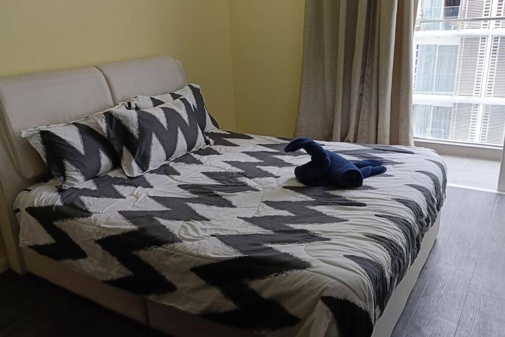 Cozy M Suites Android Box, Pool and City Area