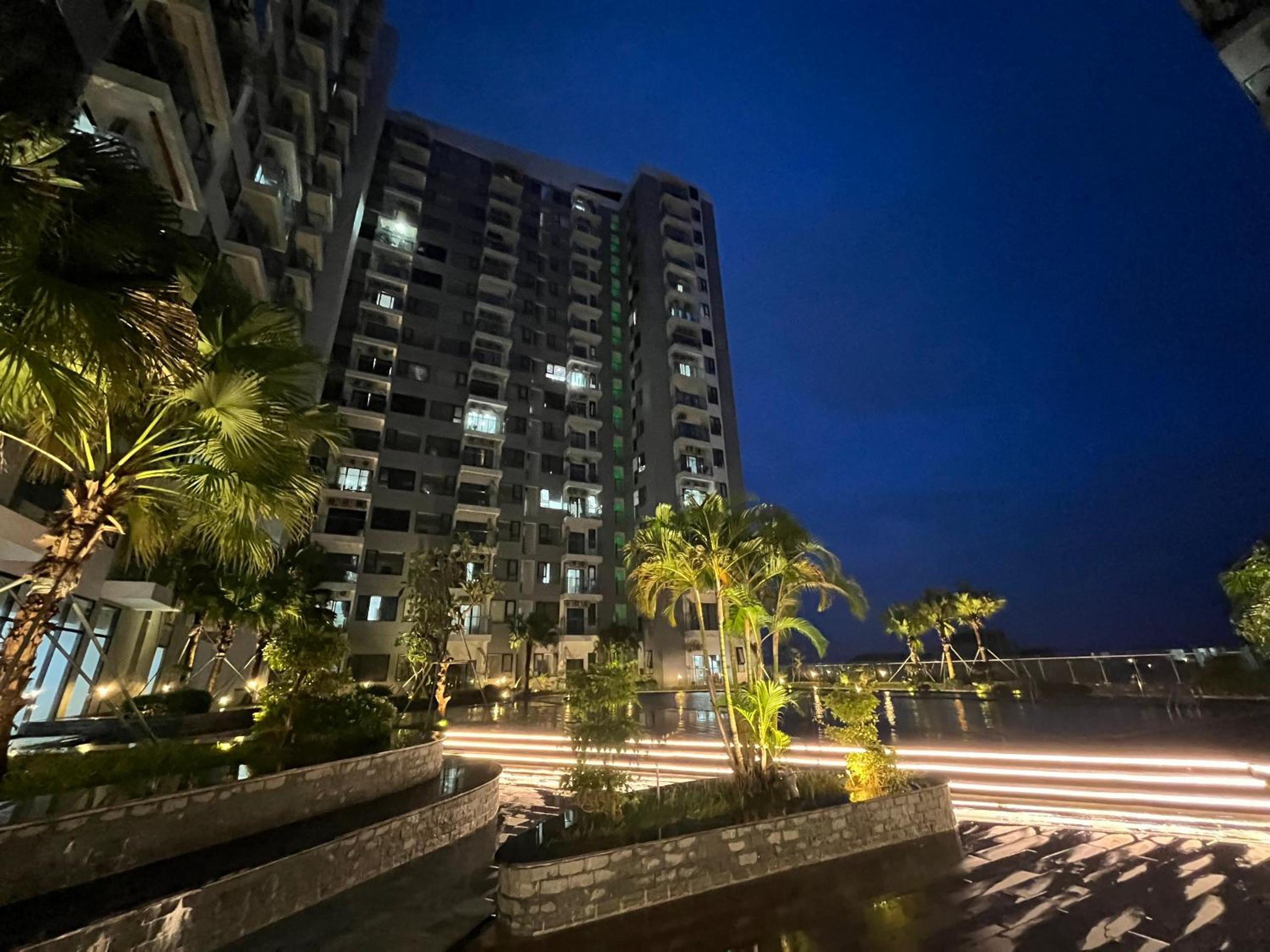 An apartment, city view with pool gym free, 5min from city