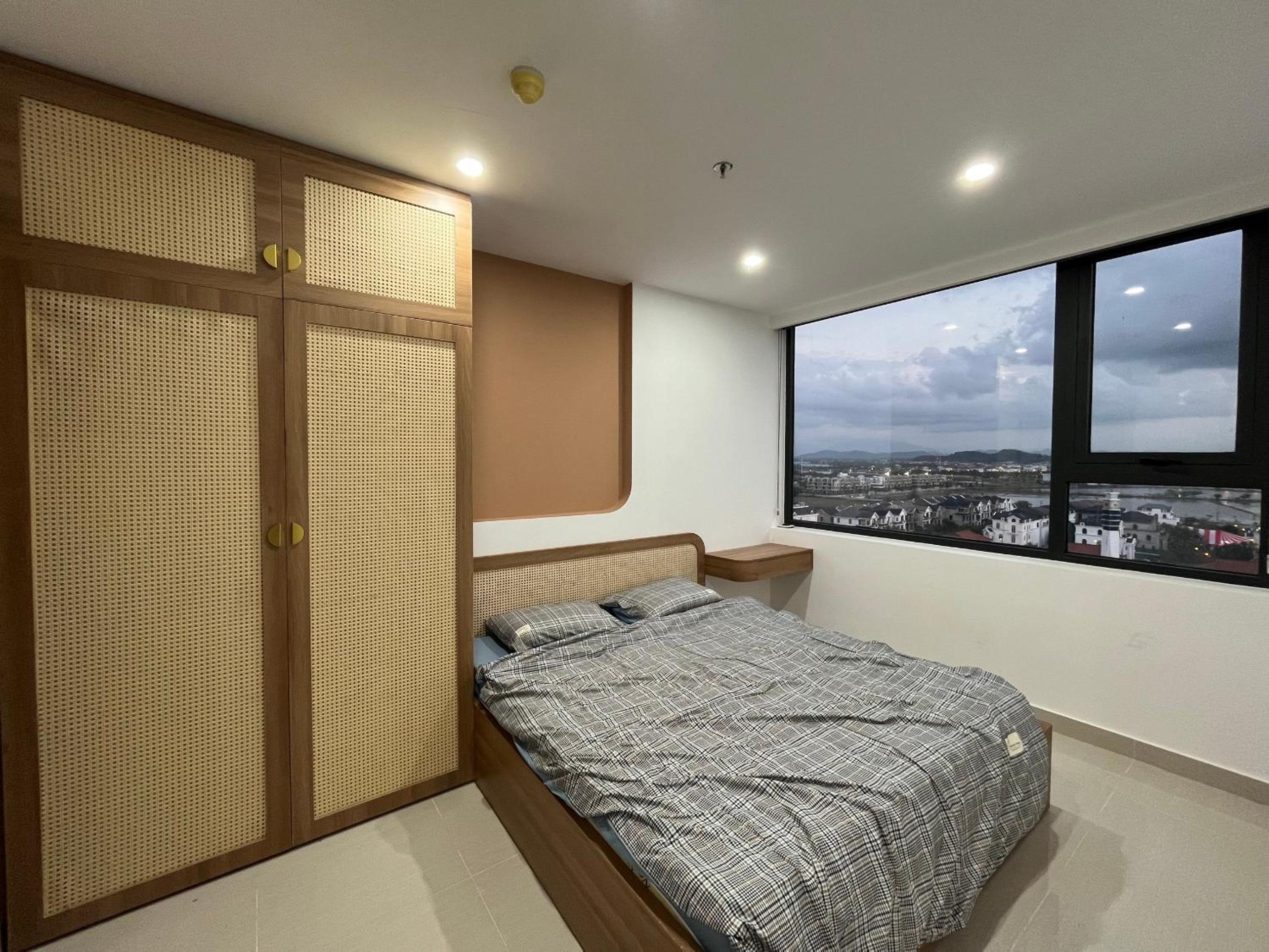 An apartment, city view with pool gym free, 5min from city