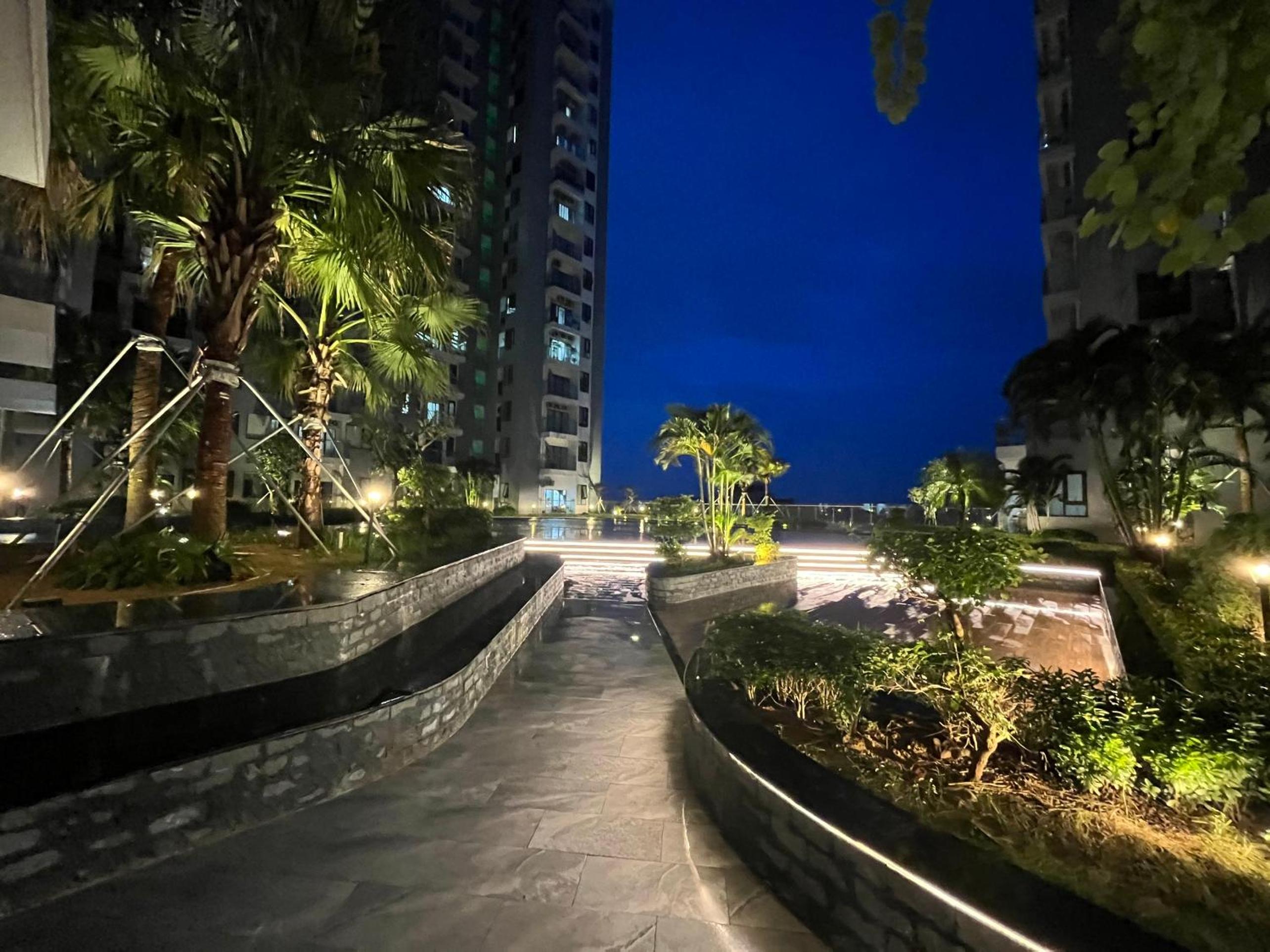 An apartment, city view with pool gym free, 5min from city